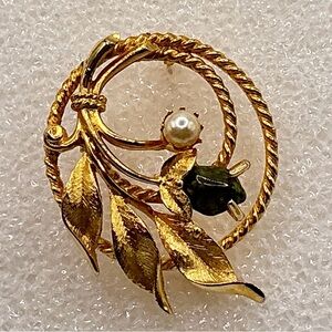Vintage Sarah Coventry Gold & Green Leaf Brooch